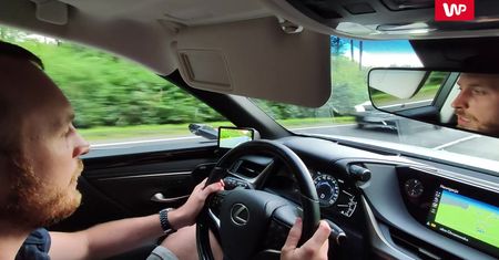 Lexus ES 300h: jak sprawdzają się kamery zamiast lusterek?