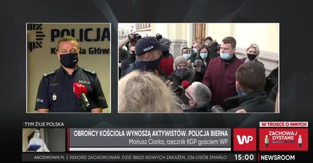 Mariusz Ciarka o incydencie pod kościołem w Warszawie. Broni policji