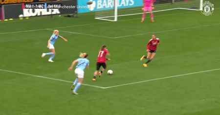 #dziejesiewsporcie: co za bramka w derbach Manchesteru! Jak ona to zmieściła?