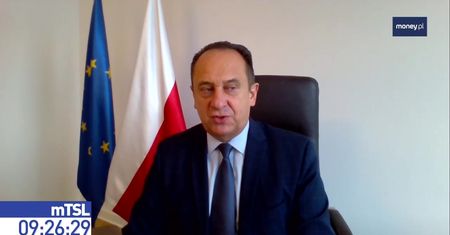 Pandemia może zmienić nam ferie i wakacje. Wiceminister uchyla rąbka tajemnicy