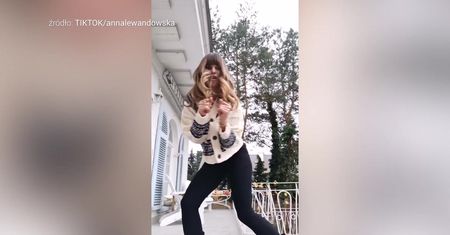Anna Lewanowska tańczy w swetrze z metką