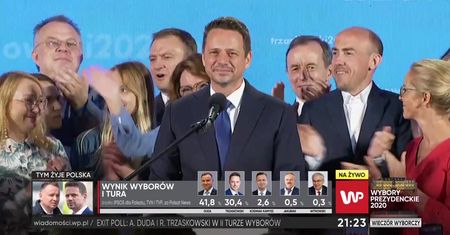 Wybory prezydenckie 2020. Rafał Trzaskowski dziękuje Małgorzacie Kidawie-Błońskiej. Wrzawa w sztabie KO