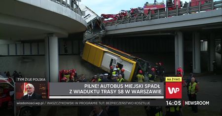 Warszawa. Wypadek autobusu na S8. "Akcja strażaków jest jak gra w ciężkie bierki"