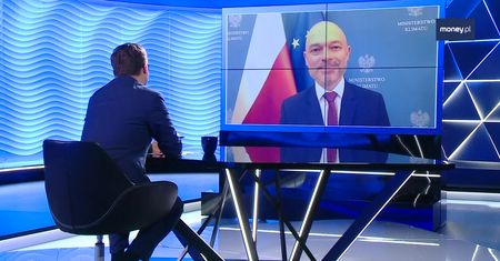 Polacy chętnie inwestują w panele na dachach. "Nadchodzi rewolucja lokalna"