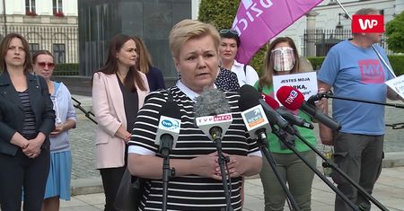 Rodzice przyszli przed Pałac Prezydencki. "Jest granica cynizmu wyborczego"