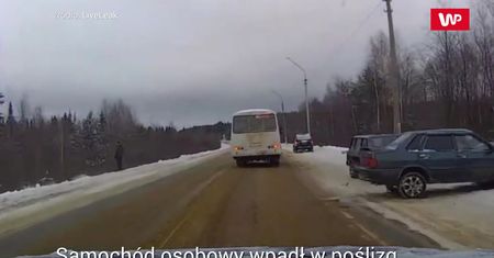 Przestraszył się policji. Konsekwencji hamowania nie przewidział