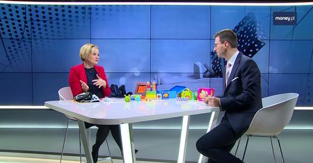 Prezent dla dziecka. Dawać zabawkę czy pieniądze? Ekspert tłumaczy