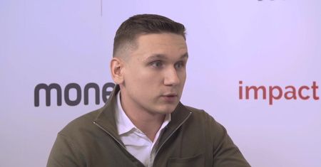 Przekazy pieniężne. Ekspert: "Ukraińcy nie ufają bankom, dlatego wysyłają gotówkę TIR-ami"