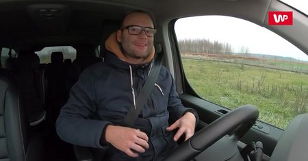 Poranna jazda zimą - jak prowadzić auto bezpieczniej?