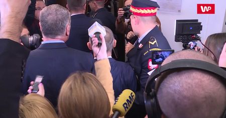 Marian Banaś w Sejmie. Prezes NIK nie reagował na pytania