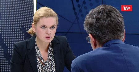 Barbara Nowacka o słowach Beaty Szydło. "Kompromituje siebie"