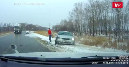 Musieli uciekać z auta. Dramatyczny zapis karambolu