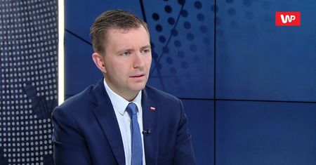 Marek Suski poza KPRM. Łukasz Schreiber komentuje w programie "Tłit"