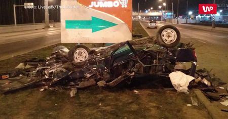 Stracił panowanie nad autem. Została tylko bryła złomu