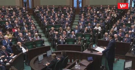 Mateusz Morawiecki o konsultacjach z ministrem sportu. Śmiech ze strony opozycji