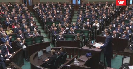 Stanowcze słowa podczas expose Mateusza Morawieckiego. "Dzieci są nietykalne" i burza oklasków