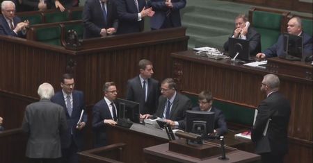 Expose Mateusza Morawieckiego. Grzegorz Braun zablokował mównicę