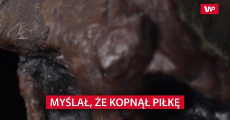 Myślał, że kopnął piłkę. Przez przypadek dokonał ponurego odkrycia