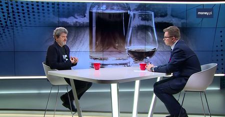 Janusz Palikot zebrał 4 mln na produkcję wódki. "Alkohol rzemieślniczy kontra przemysłowy"