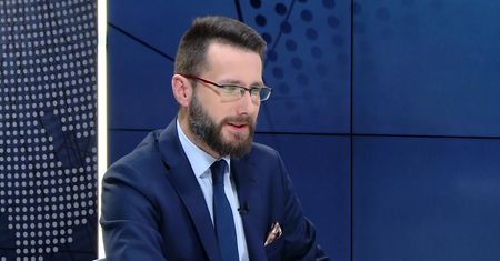 Wrzawa wokół wyjazdu Edmunda Jannigera do USA. Radosław Fogiel komentuje