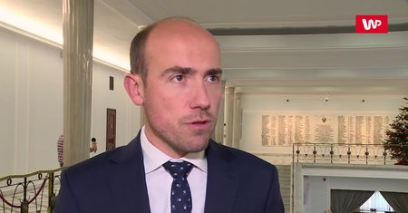 "Próba zakneblowania ust". Ostre komentarze w sprawie projektu PiS