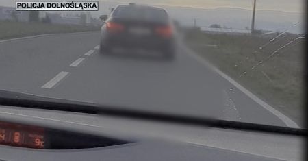 Bolesławiec. Policyjny pościg za autem z niebieskim "kogutem"