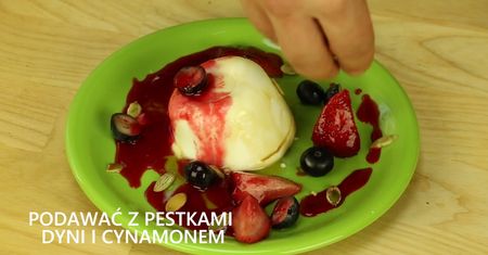 Miodowa ricotta z owocami leśnymi