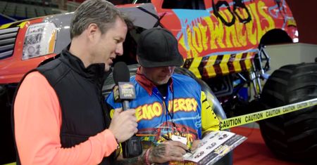 Hot Wheels Monster Trucks Live Crushing It! - odcinek 1