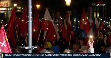 Rocznica śmierci Pawła Adamowicza. W Gdańsku rozbrzmiały carillony