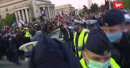 Protest przedsiębiorców. Policja szarpie dziennikarzy