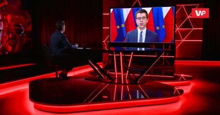Odmrażanie gospodarki w Polsce. Rzecznik rządu o otwarciu galerii. "Obowiązuje podwójny limit"