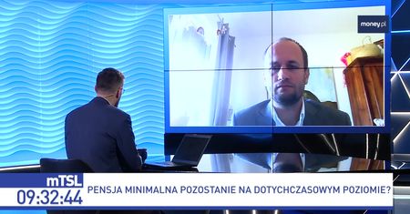 Jaka pensja minimalna: 2600 zł brutto jak teraz, 3 tys. brutto czy obniżka?