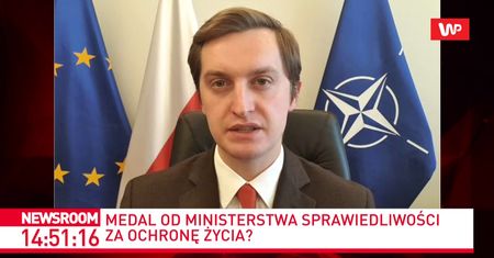 Zuzanna Wiewiórka z medalem. Wiceminister sprawiedliwości Sebastian Kaleta broni tej decyzji