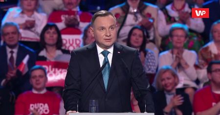 Wybory prezydenckie 2020.  Andrzej Duda: "Moi kochani, przecież wszyscy śpiewamy: jeszcze Polska nie zginęła, kiedy my żyjemy"
