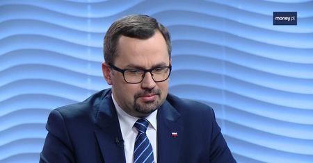 Listy do KRS wciąż tajne. Horała tłumaczy
