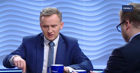 Pieniądze z OFE. "Rząd miał prawo je przejąć w całości"