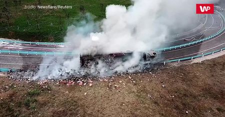 Wybuchowy zakręt. Wypadek ciężarówki z fajerwerkami