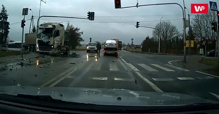 Wypadek na skrzyżowaniu. Droga z Mławy zablokowana na wiele godzin