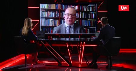 Koronawirus w Polsce. Adam Bodnar o "kneblowaniu ust" lekarzom