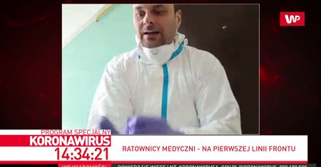 Koronawirus. Ratownik Marcin Borkowski pokazał swój kombinezon