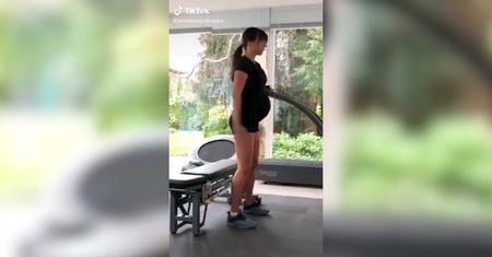 Anna Lewandowska eksponuje brzuszek na Tik Toku