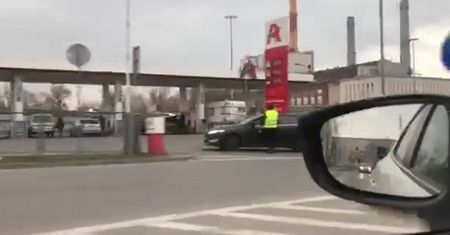 Niskie ceny paliw na kolejnych stacjach. Czytelnik donosi o długich kolejkach