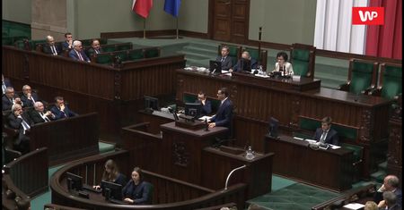 Pierwsze posiedzenie Sejmu. Elżbieta Witek dwukrotnie przerwała Mateuszowi Morawieckiemu