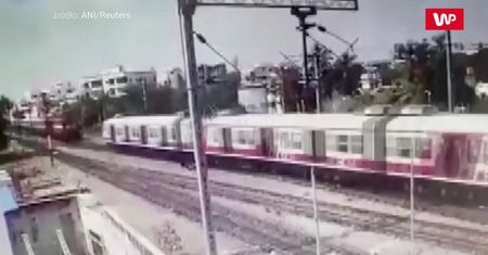 Zderzenie dwóch pociągów w Indiach. Moment katastrofy