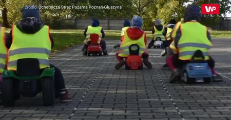 Dzieci robią korytarz życia