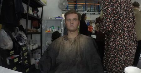 "Twoja Twarz Brzmi Znajomo": Jeremi Sikorski jako Ronnie Ferrari. Kolejne wyzwanie dla makijażystów