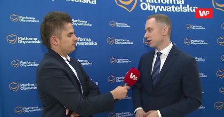 Cezary Tomczyk wyszedł podczas przemówienia Antoniego Macierewicza. Teraz podaje powody