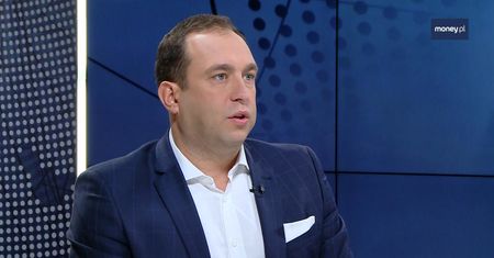 Ważne wieści dla kibiców. Lepiej wstrzymać się z wyborem telewizji satelitarnej