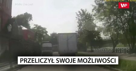 Myślał, że przejedzie. Kierowca mocno się przeliczył