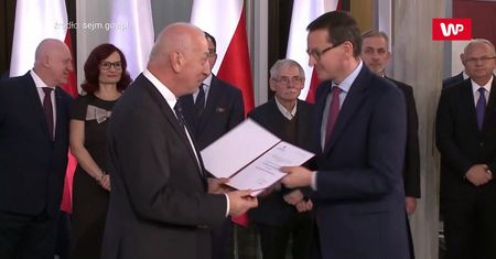 Posłowie odebrali zaświadczenia. Nie obyło się bez krzyków